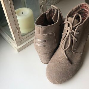 TOMS Kayla Wedge Bootie, Size 6.5 US